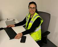 Monireh Jad Haj an ihrem Arbeitsplatz